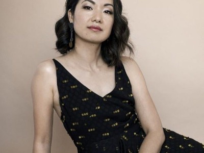 Jae Suh Park has a height of 5 ft and 4 inches.